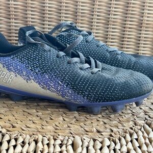 Kids size 2.5 soccer cleat